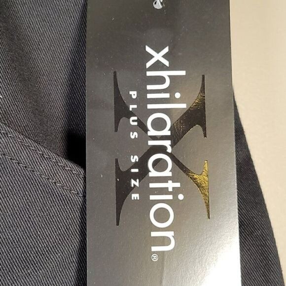 Xhilaration Women's Plus Size Black Shorts Sz 20W - Picture 3 of 5